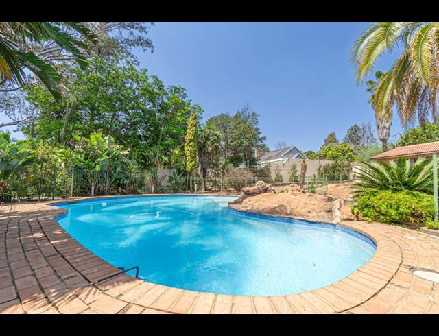 6 BEDROOM HOUSE FOR SALE IN BRYANSTON